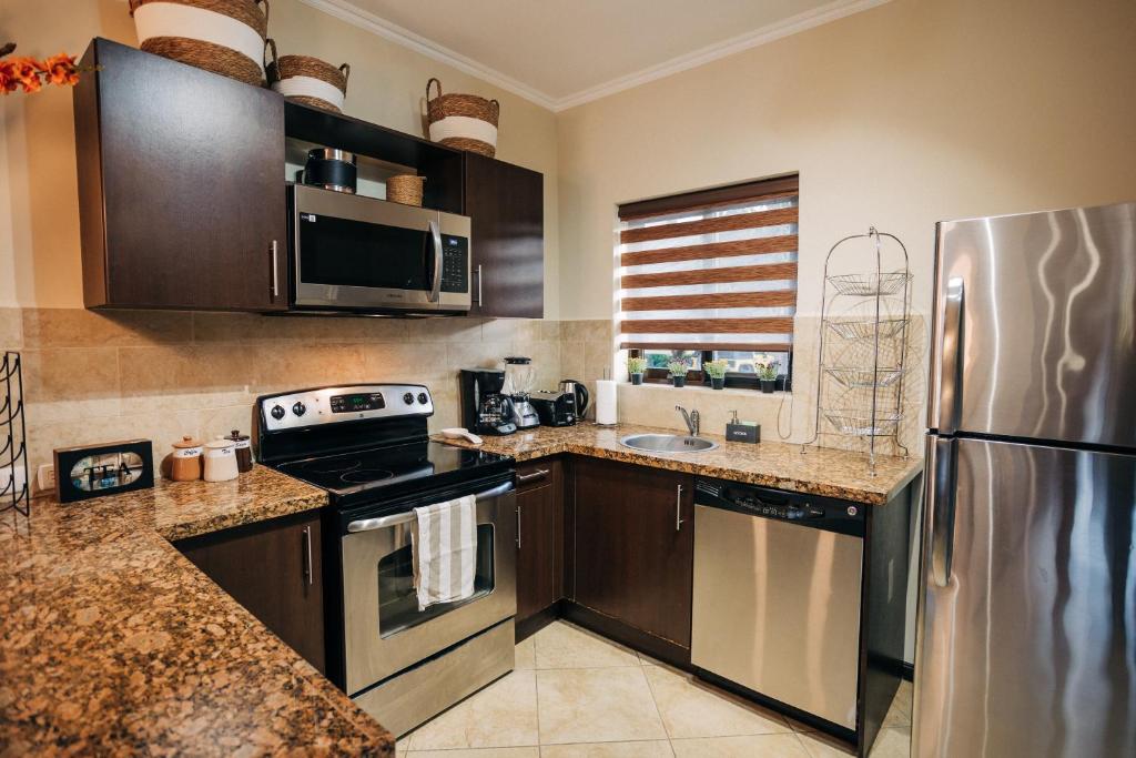 Cozy Townhome at Gold Coast photo 4