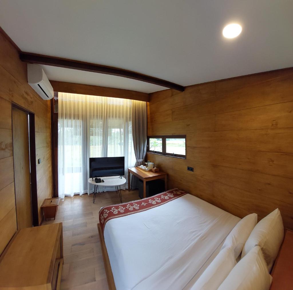 Teras Hotel Ijen Banyuwangi - Tap to explore photos