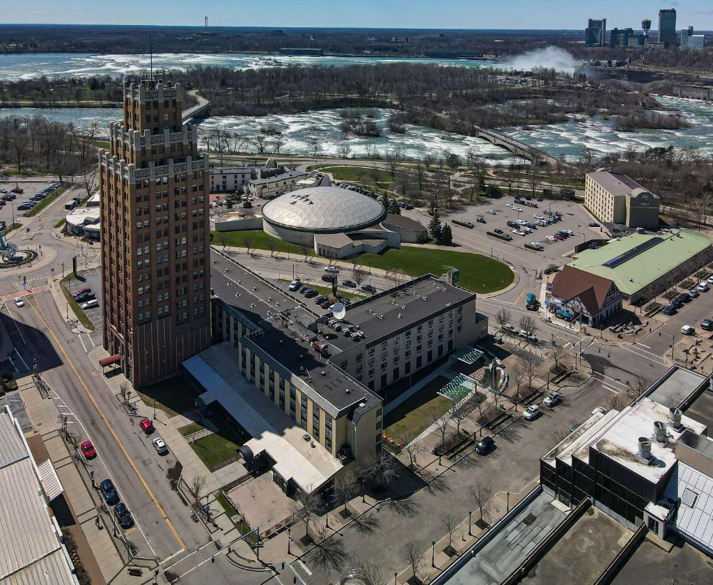 Quality Hotel & Suites At The Falls image