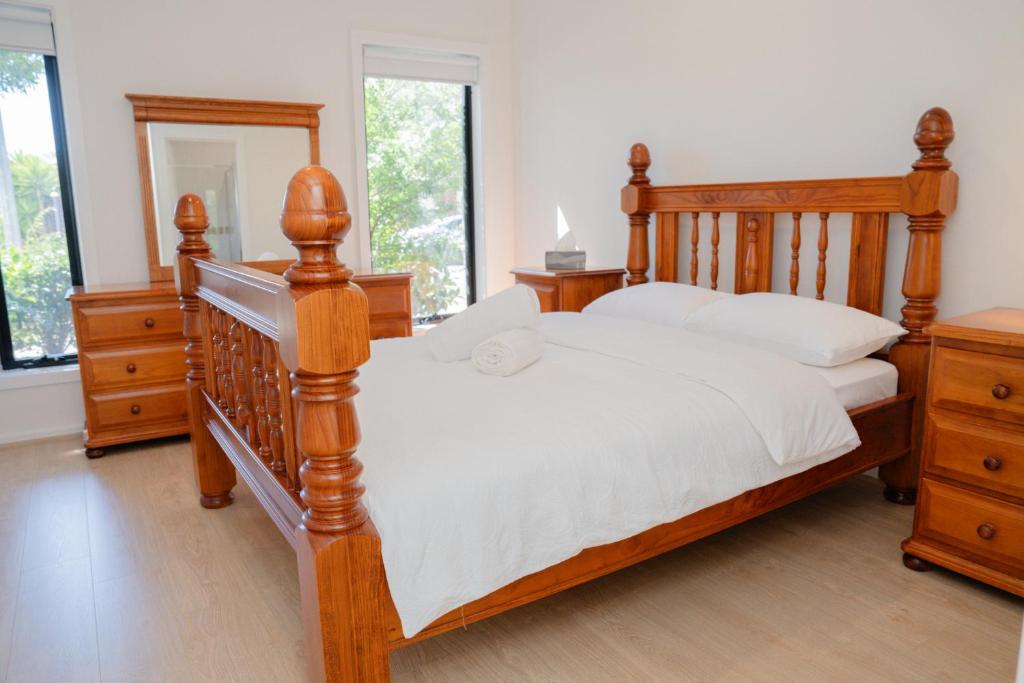 Modern & spacious family home photo 3