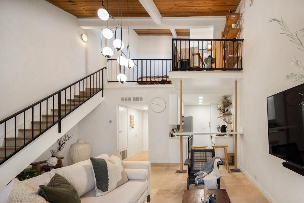 Mediterranean LA Loft w Pool, Fitness Room & Tennis Courts image