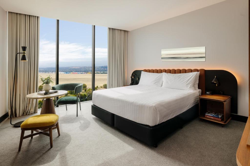 Crowne Plaza Adelaide Mawson Lakes by IHG photo 1