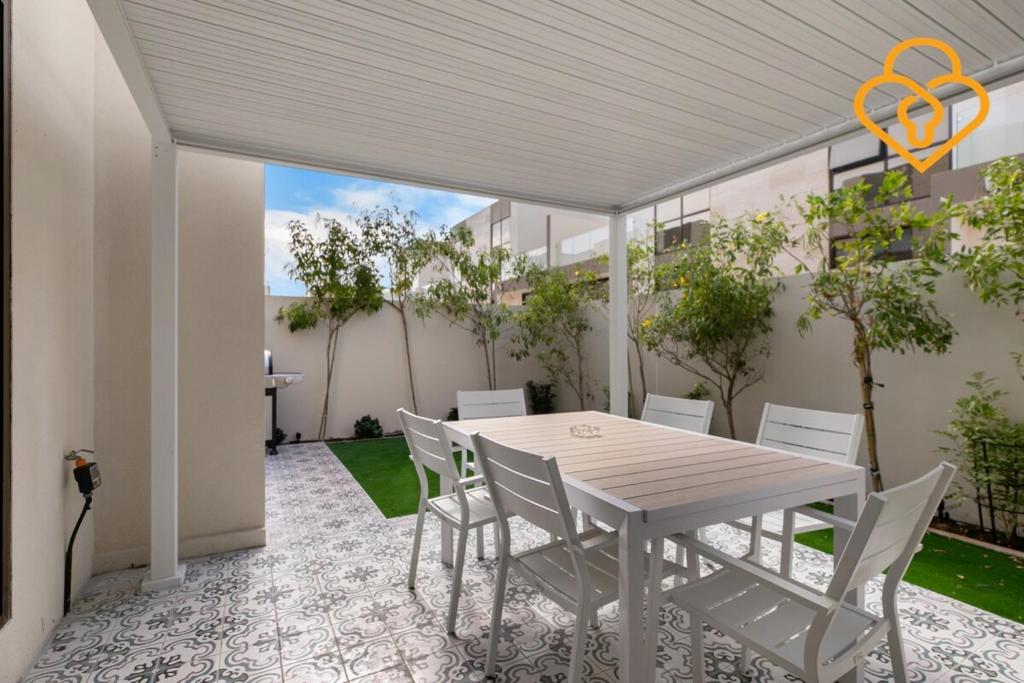 Keysplease Elie Saab 4BR Townhouse Meydan 10 Mins to Downtown photo 1