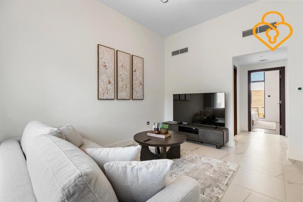 Keysplease Elie Saab 4BR Townhouse Meydan 10 Mins to Downtown photo 4