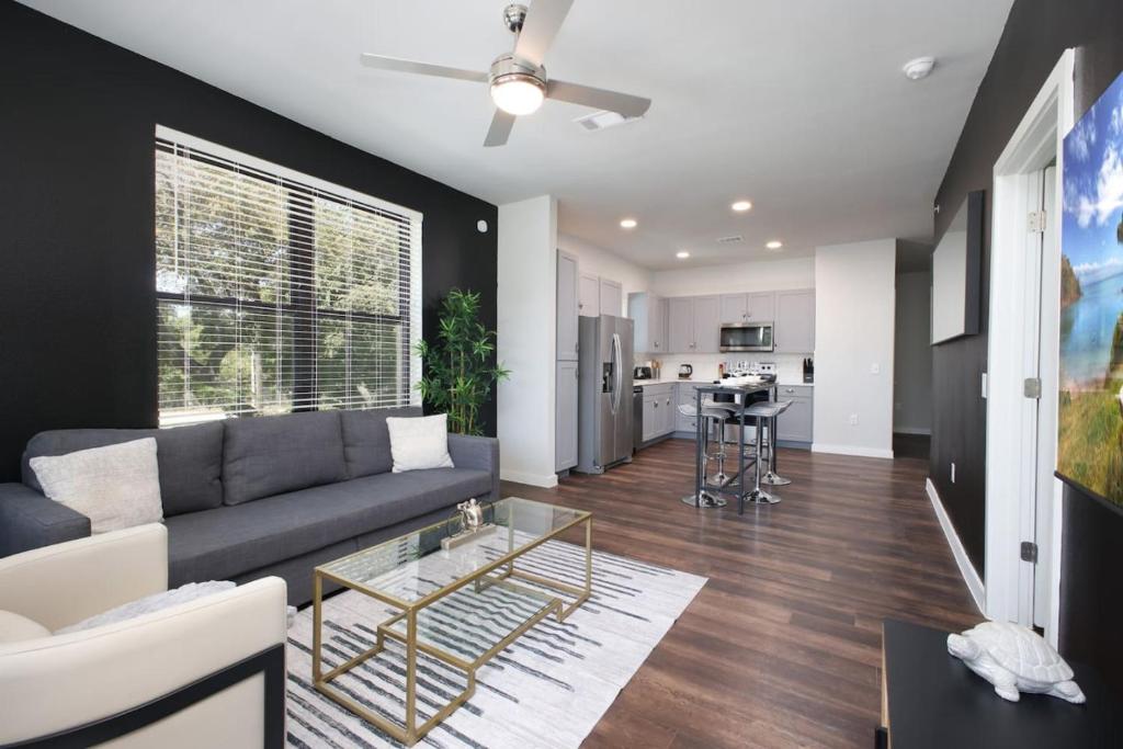 Charming 2BR March Madness Alamodome Free Parking image