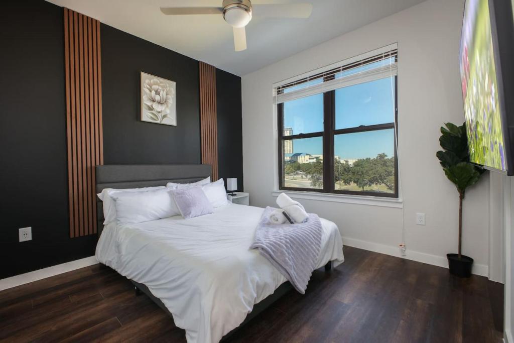 Stylish 2BR March Madness Alamodome Free Parking image