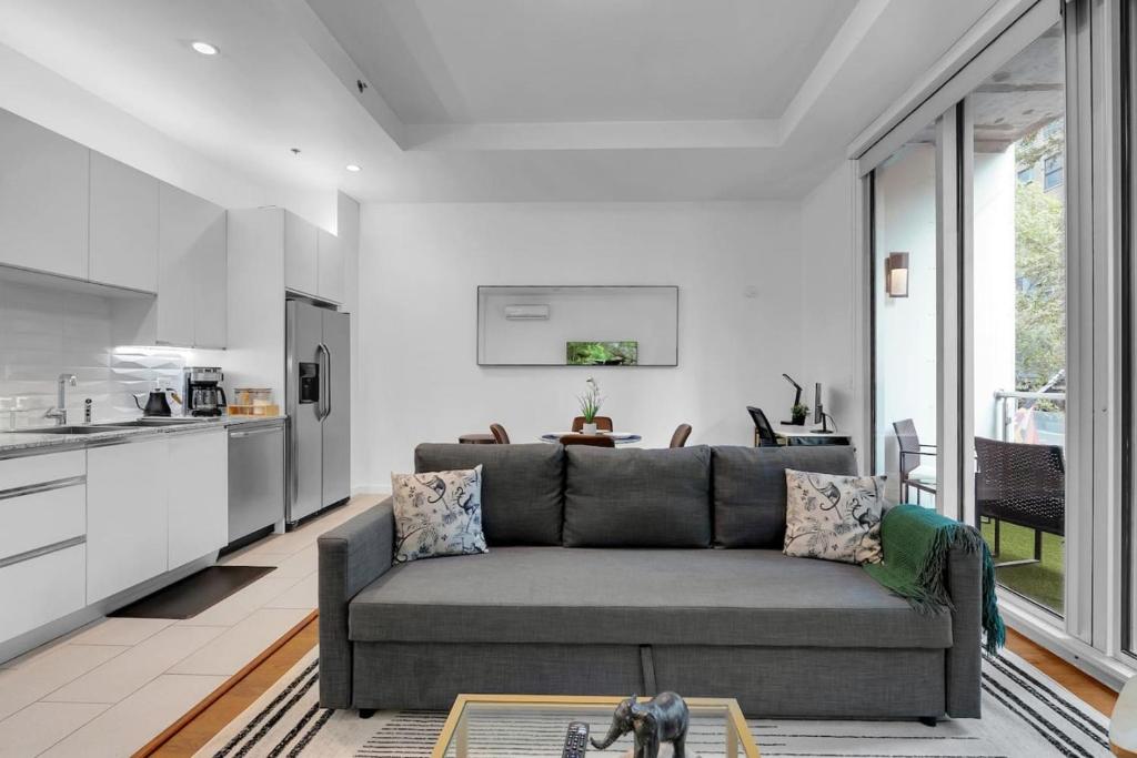 Cozy 1BD Apartment in Tulsa with Gym Access image