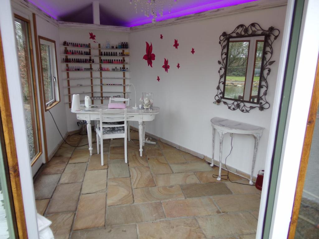 Barton Gate Farm Guesthouse - Tap to explore photos