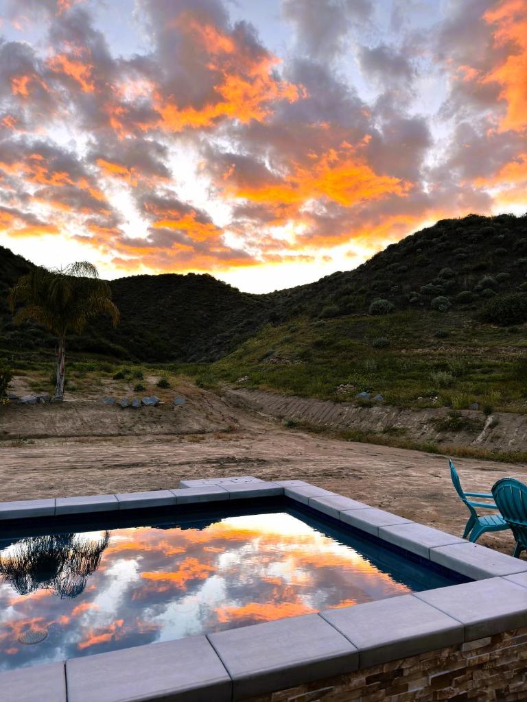 Country Getaway- Hot Tub, Fire pit, and the Stars! photo 2