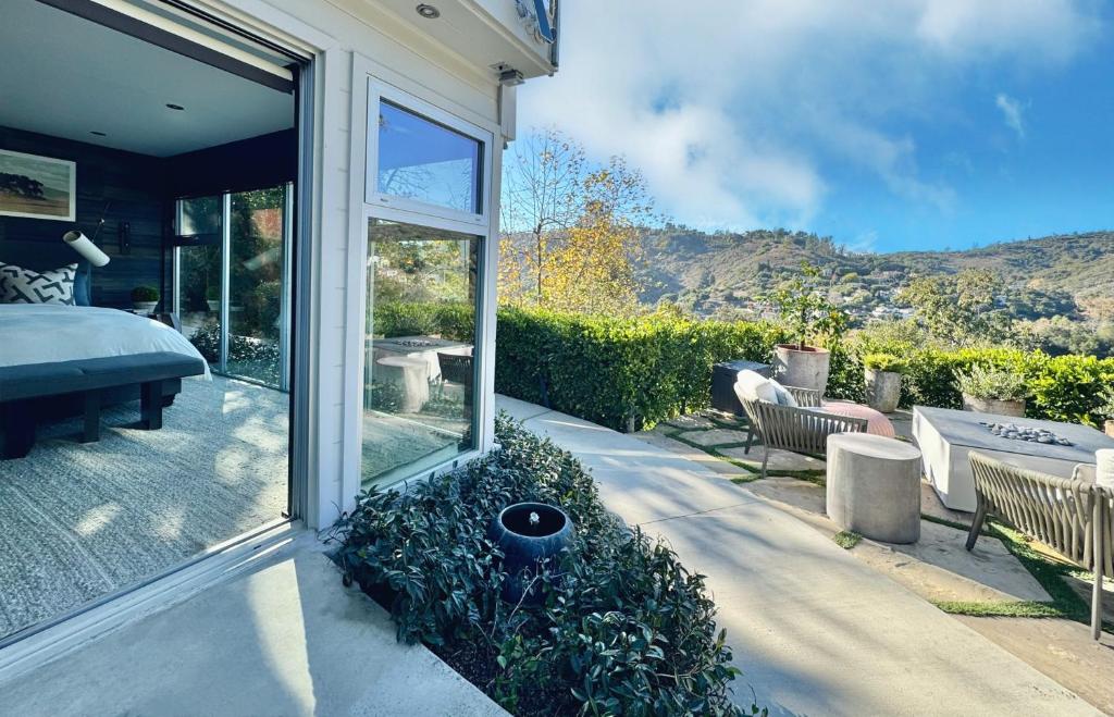 Secluded Modern Montecito retreat image