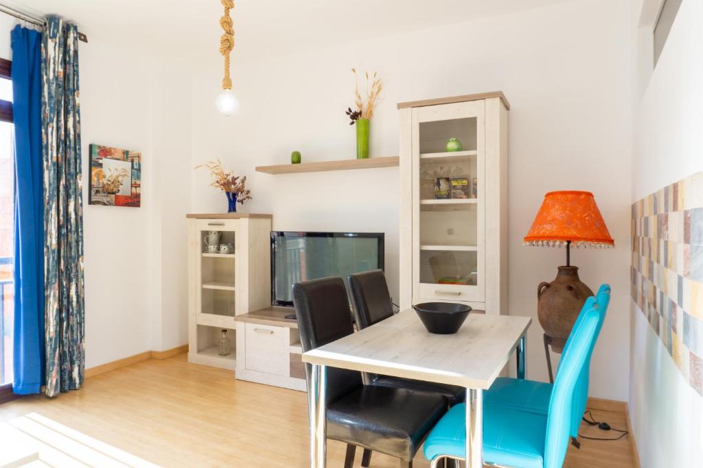 Old Town Luxe Apartment - Tap to explore photos