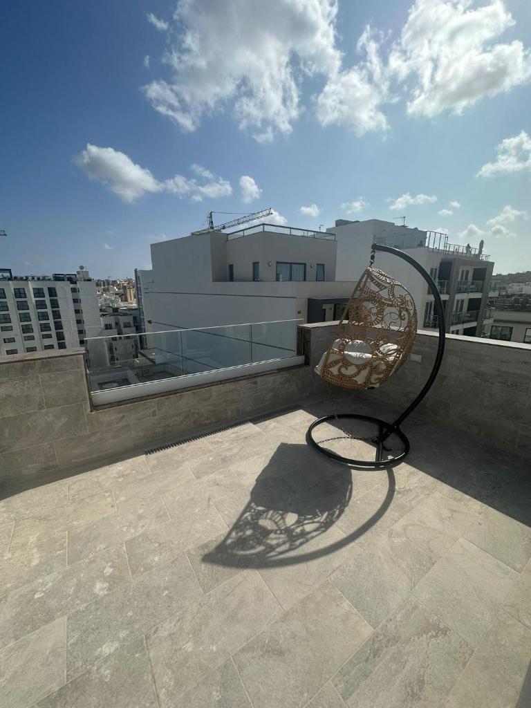 Balcony Hotel - Tap to explore photos