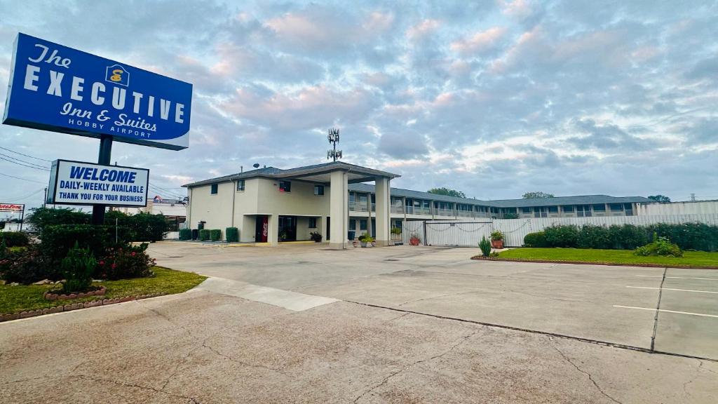 Executive Inn and Suites Houston image