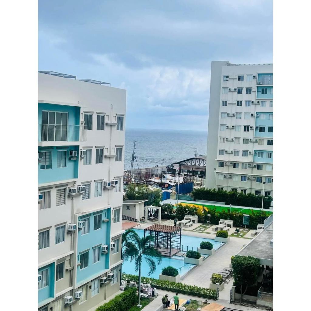Marina town Spatial condominium - Tap to explore photos
