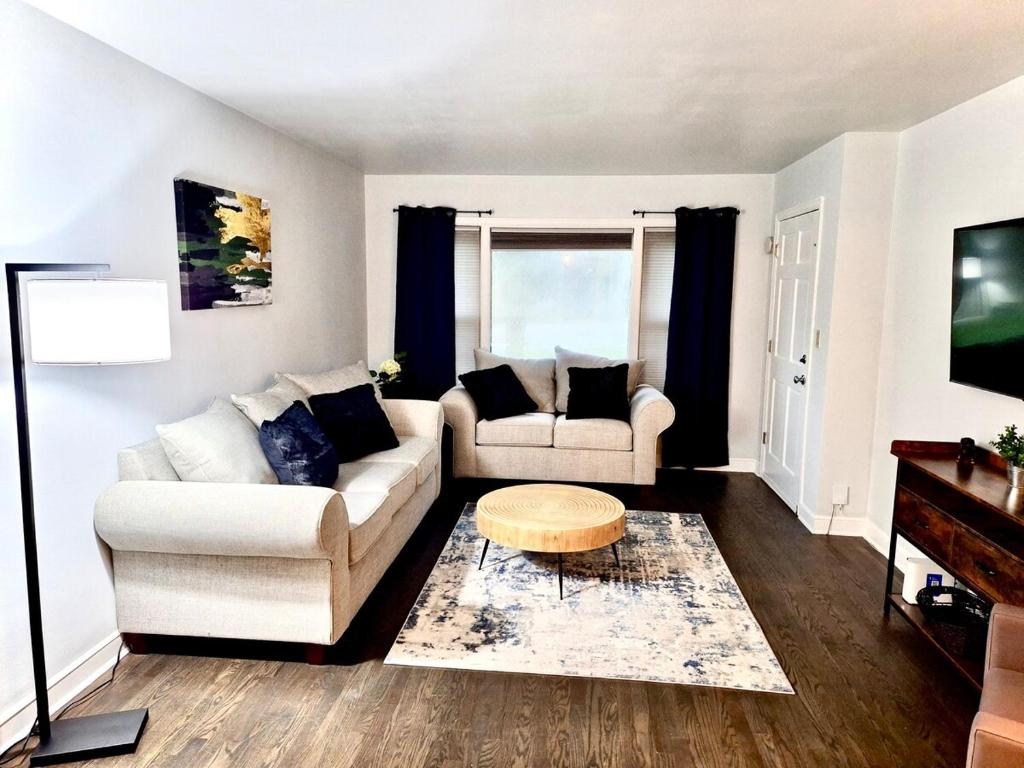 2-Bedroom Condo in Elm Grove, WI image