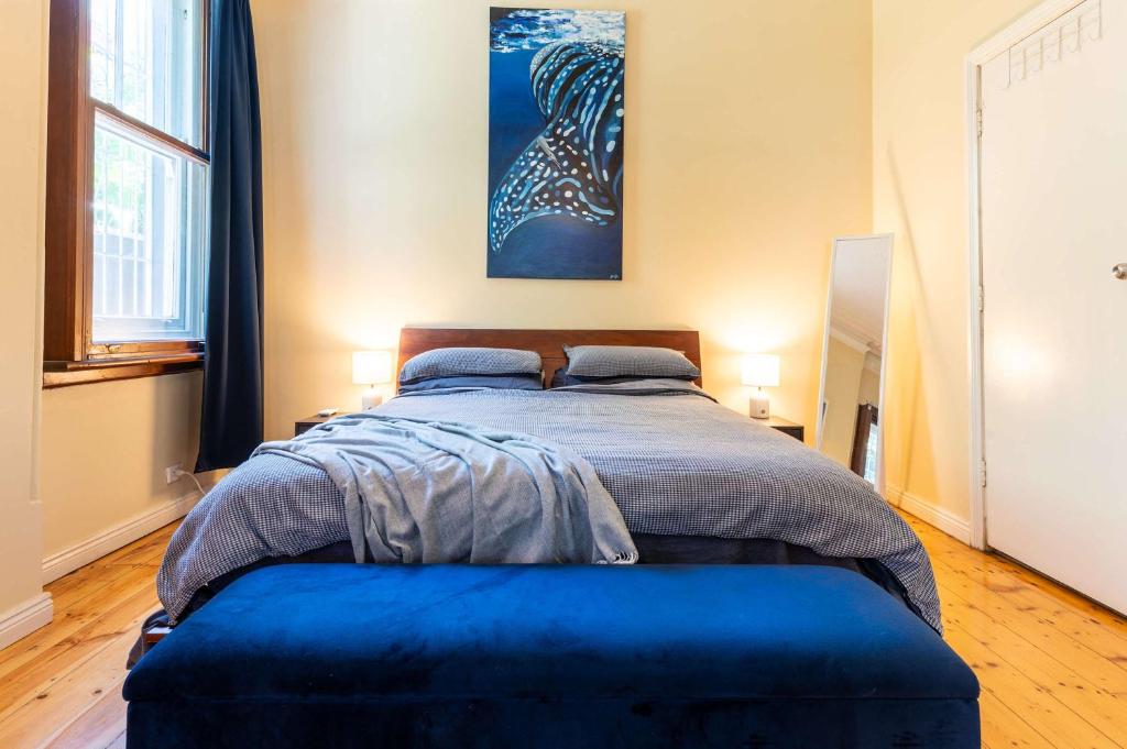 Peaceful and Stylish Petersham Aparttment with Parking photo 3