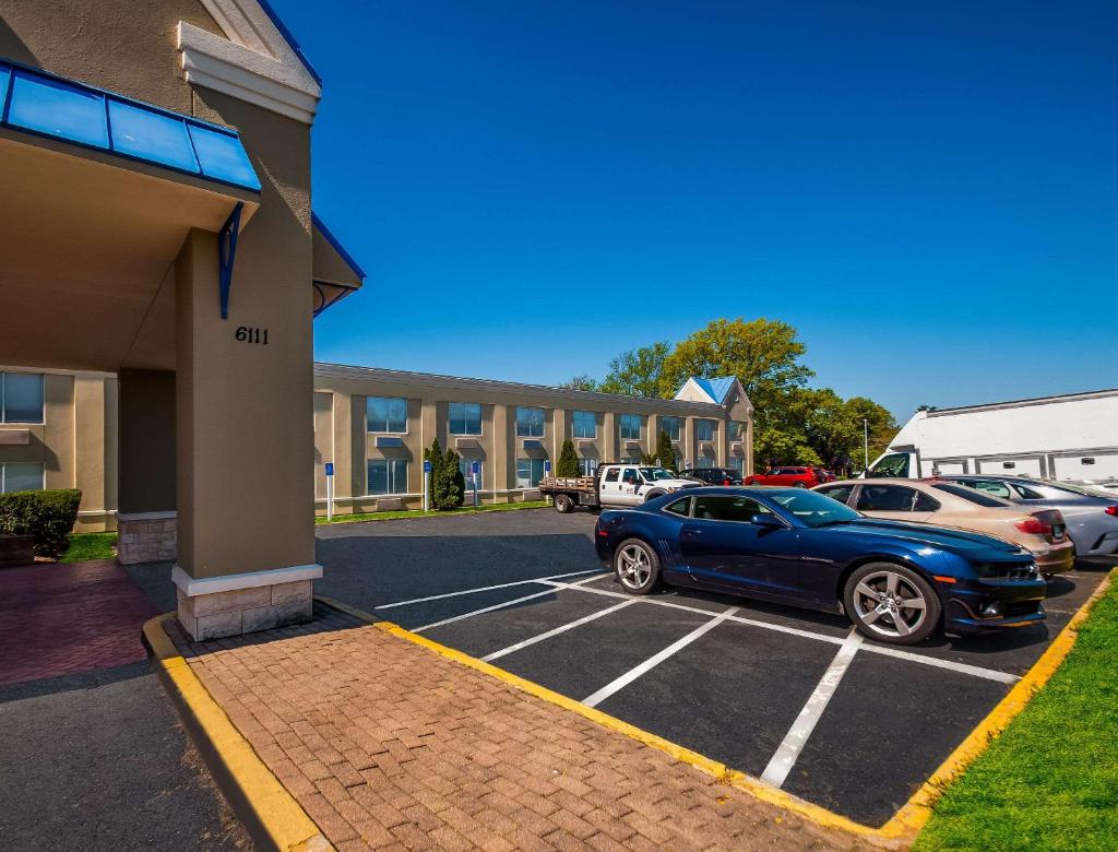 Comfort Inn Falls Church - Tysons Corner image