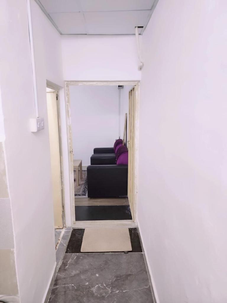 separate entrance room photo 3