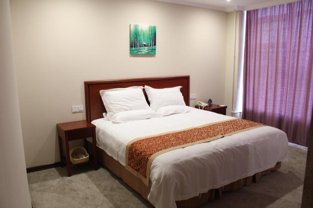 Двухместный (Двухместный номер бизнес-класса с 1 кроватью), GreenTree Inn Shanghai Hongqiao International Airport Songhong Road Express Hotel