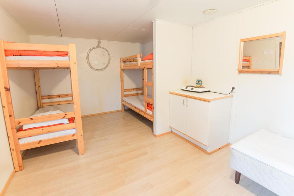 Апартаменты (Коттедж с общей ванной комнатой (для 5 взрослых)), Tampere Camping