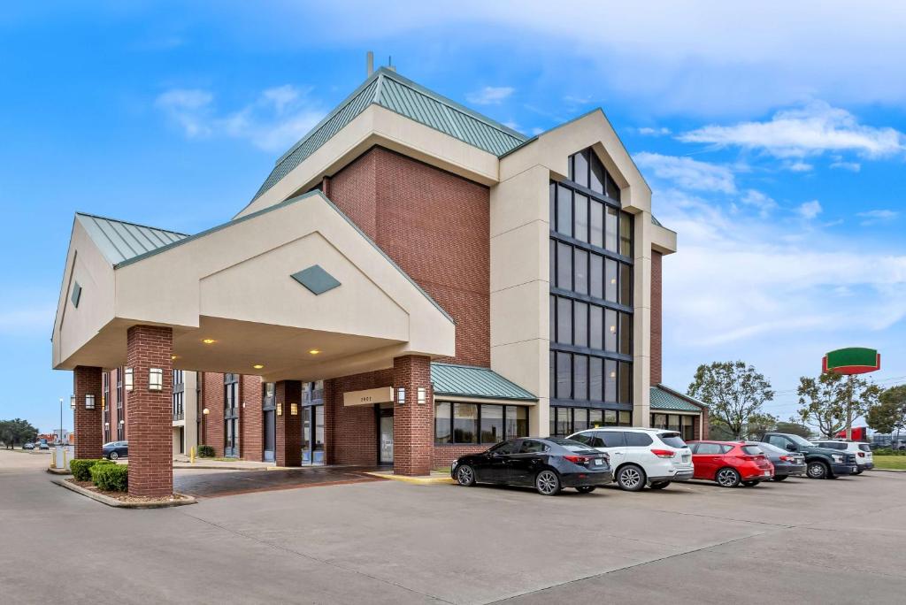 Sonesta Essential Houston Hobby Airport image