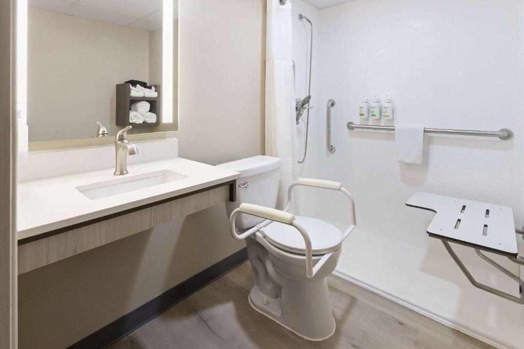 Ramada by Wyndham Parsippany image