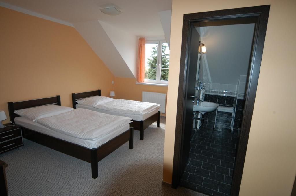Toscca Room Type - Twin Room with Bathroom