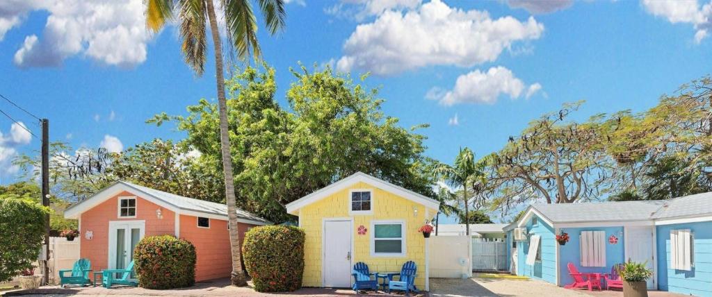 Tropical Cottages image