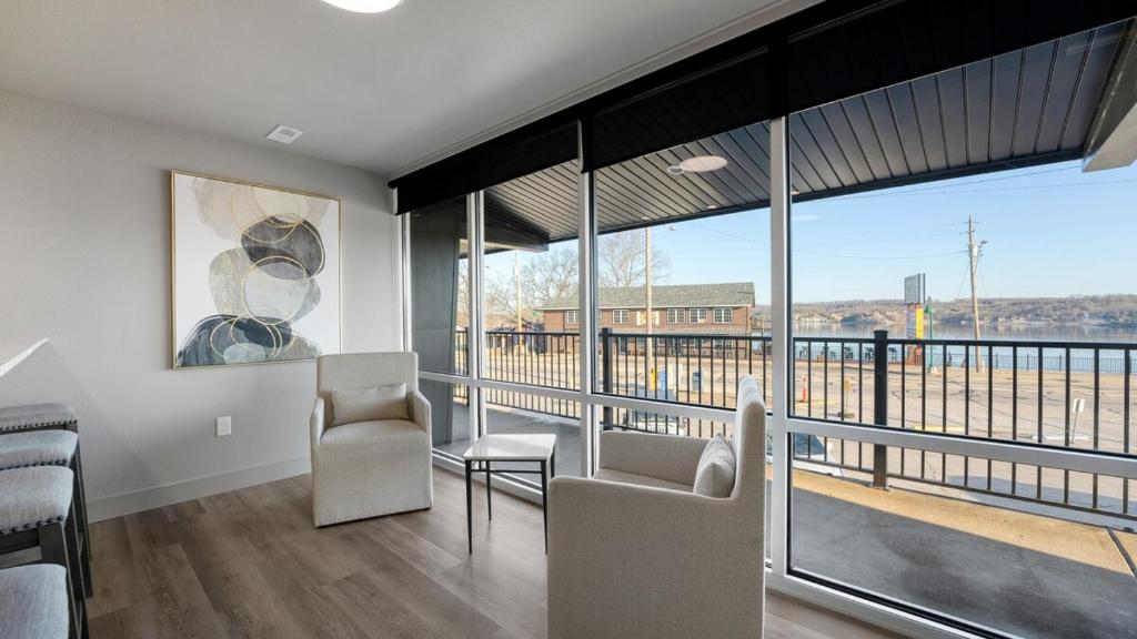 Luxury Apartment on the Strip! image