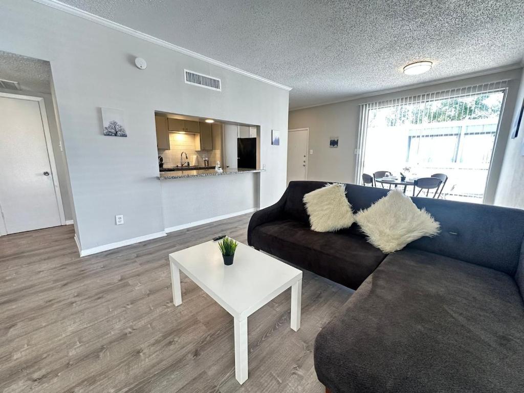 Discover Tranquility in Houston Bay Area Spacious Apartment image