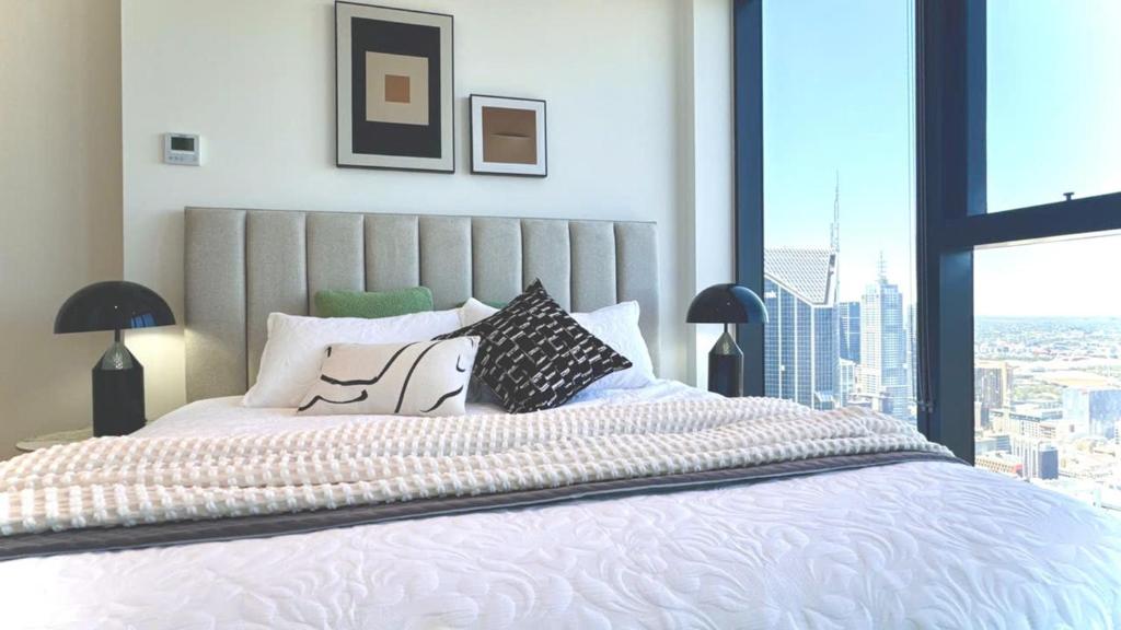 Top CBD Skyline Luxury 2 Beds, 2 Baths Free Parking photo 3