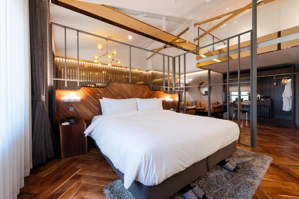 Hotel Inter Burgo - Tap to explore photos