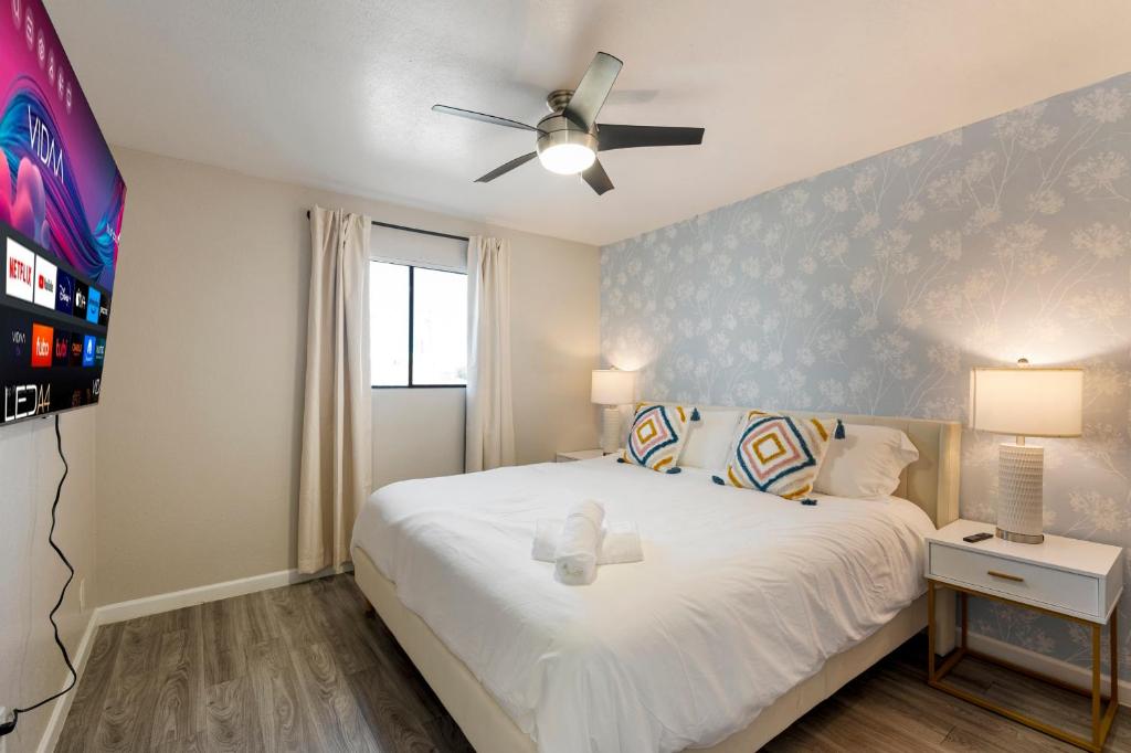Scottsdale 2BR Haven with Pool & Free Parking image