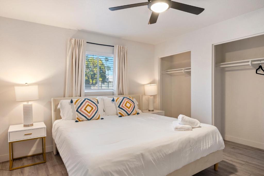 Trendy 2B2B Suite with Free Parking image