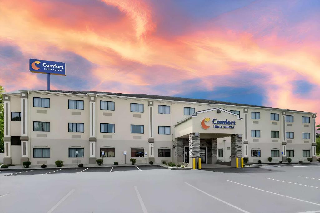 Comfort Inn & Suites Middletown - Franklin image