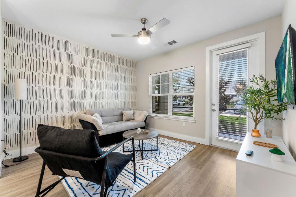 Private Full Apartment Close to Universal King Suite, Top Pool image