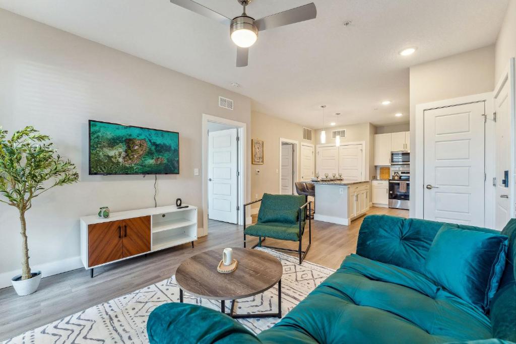 Private Full King-Size Bed Haven, Resort Pool, & Great Pool image