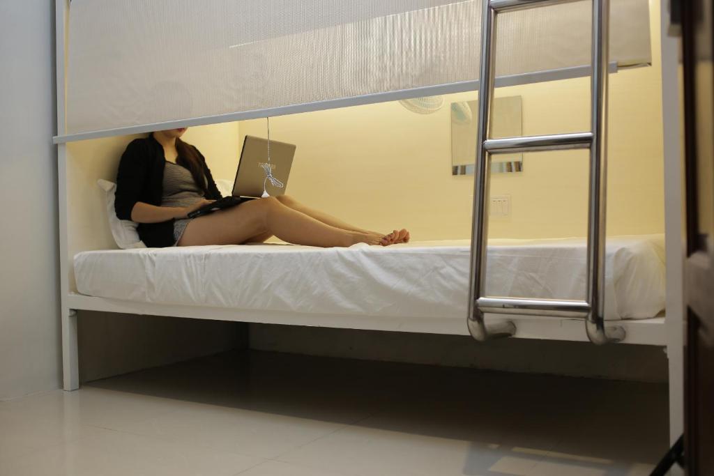 Номер (Номер-капсула «Премьер» для мужчин и женщин), Tambayan Capsule Hostel & Bar