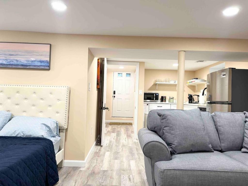 Lovely and newly constructed downtown studio image