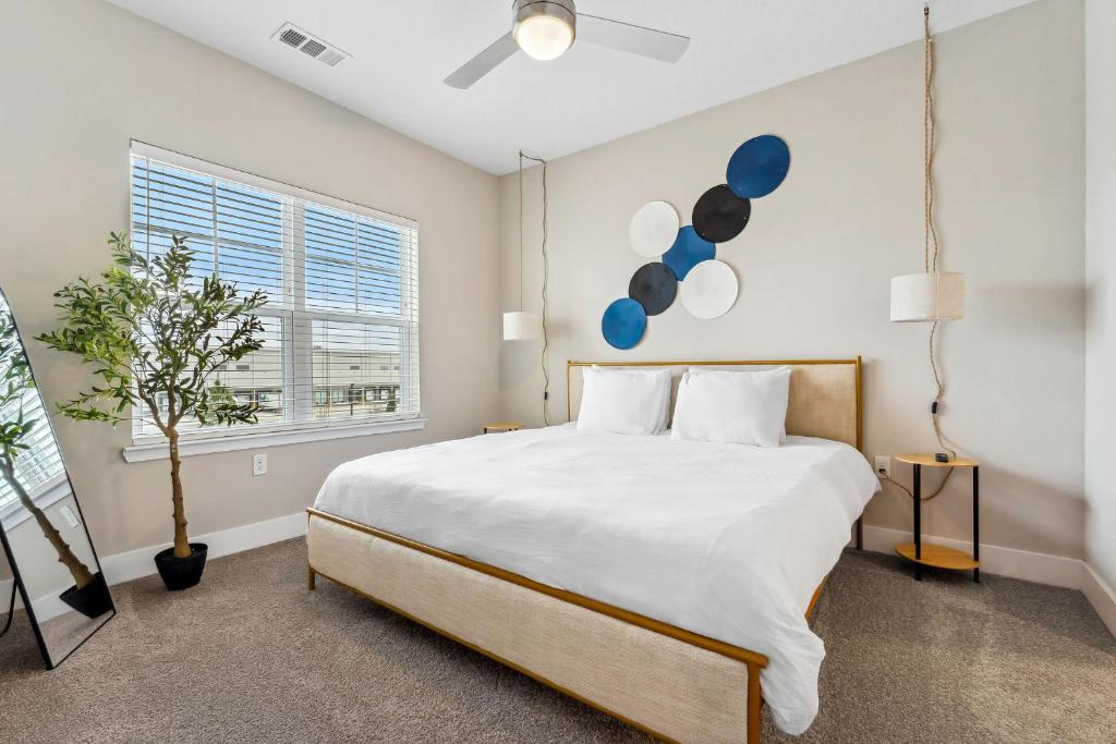 Private Full Stylish King Apartment, Close to Disney & Great Amenities image