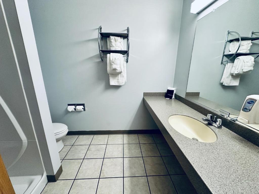 Iveys Motor Lodge Houlton - Tap to explore photos