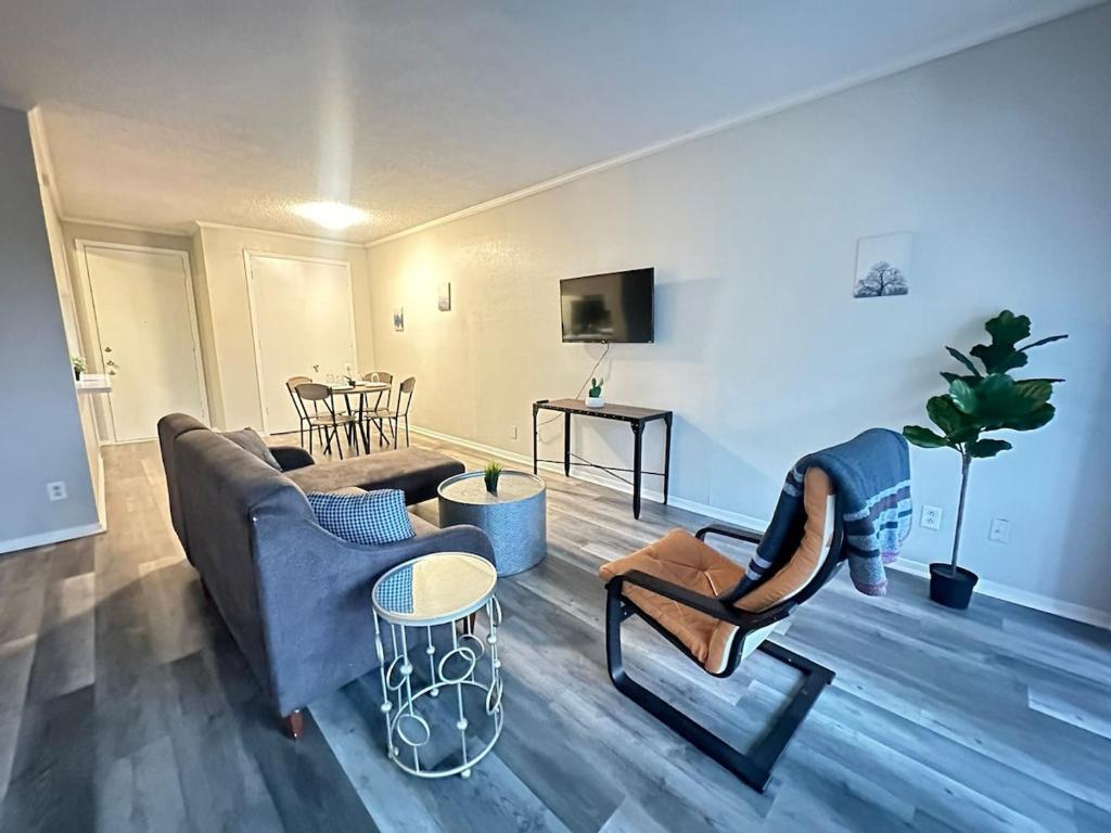 Bright and Modern Apartment Near Houston Top Attractions image