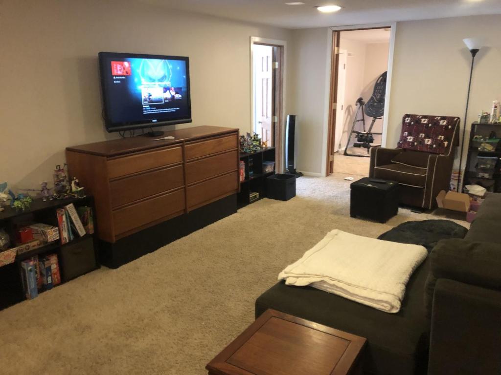 Beautiful private 2 bd 1 ba near campus image