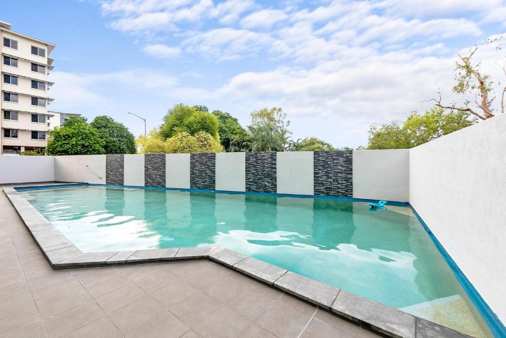 Tropical Horizons - Chic Family Stay with Pool photo 3