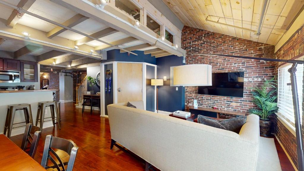 Elegant 2br 009mi Faneuil Hallquincy Market image