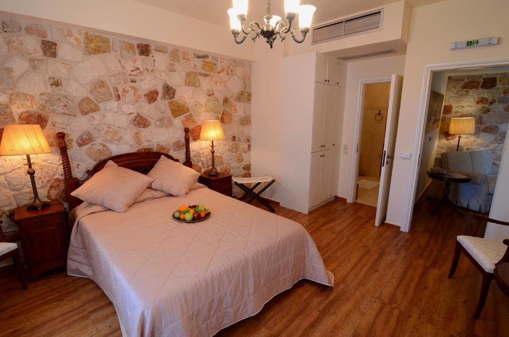 Korina Gallery Hotel - Tap to explore photos