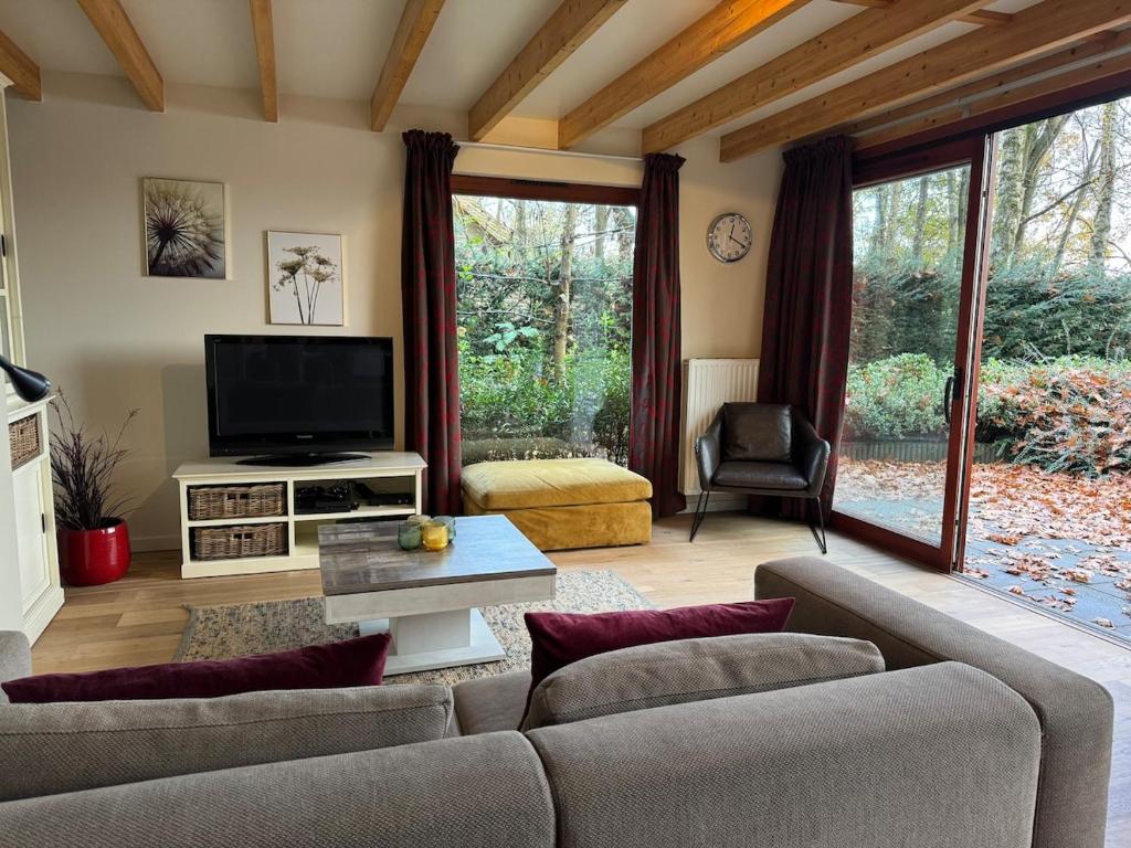 Forest lakehouse with Breathtaking Sauna photo 2
