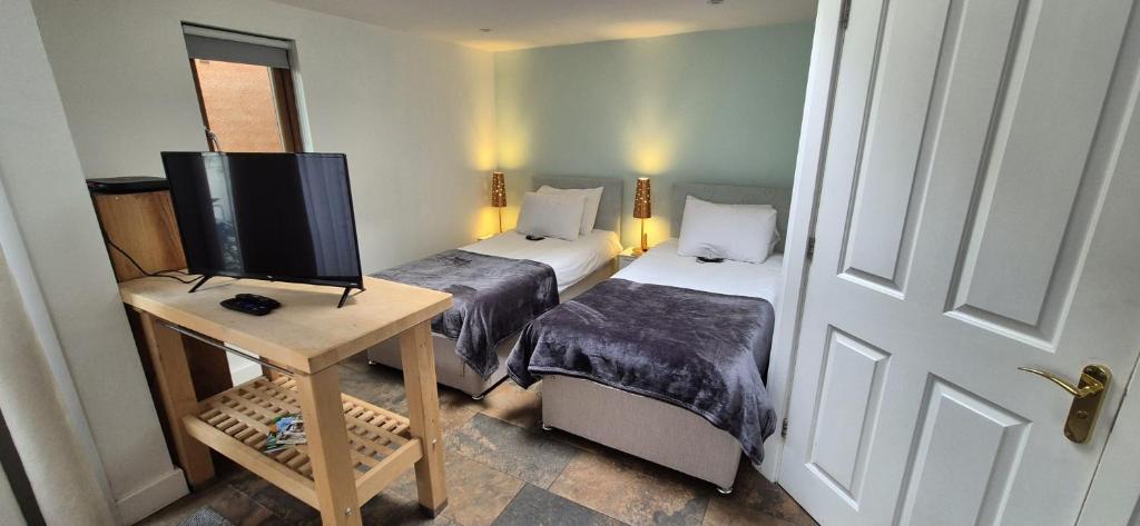 Oak Tree Rooms LTD