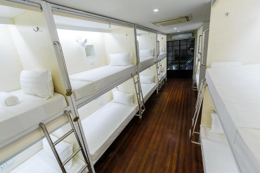 Номер (Номер-капсула «Премьер» для мужчин и женщин), Tambayan Capsule Hostel & Bar