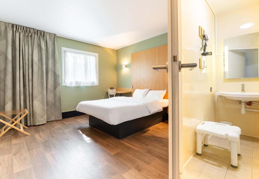 B&B HOTEL Nantes Aéroport - Tap to explore photos